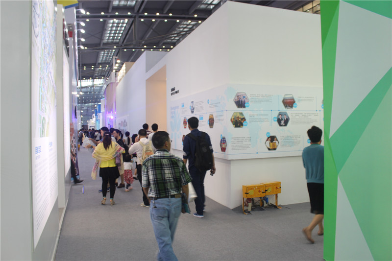 青岛展览装修有哪些专业的?青岛展览装修的收费标准是怎样的?(图1) 青岛展览装修有哪些专业的?青岛展览装修的收费标准是怎样的?(图1)
